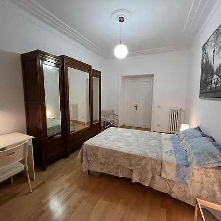 Adorable Close To St Peter Róma