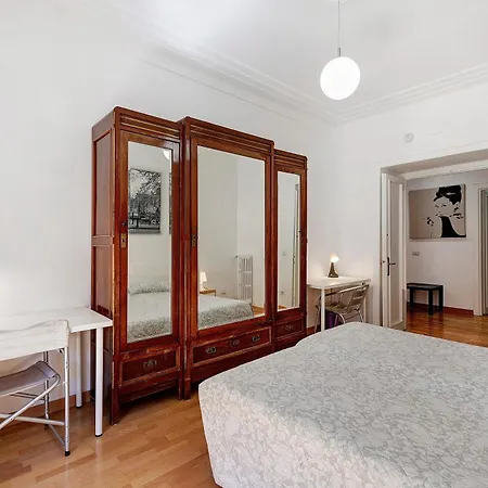 Apartament Adorable Close To St Peter Rzym